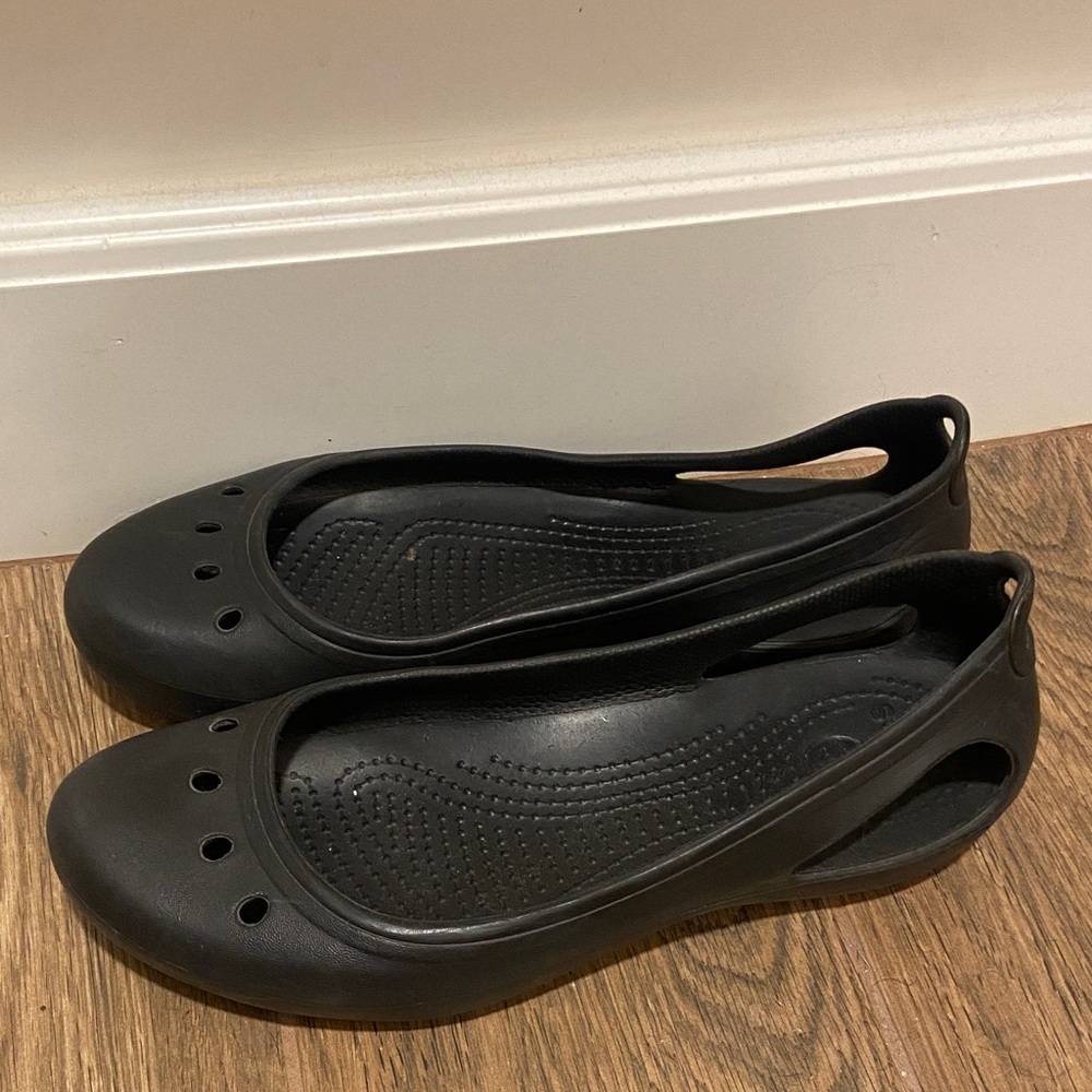 🧡 Women’s CROCS flats